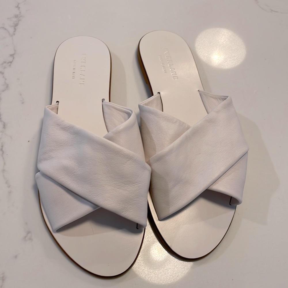 Everlane Flat White Leather sandal size 9